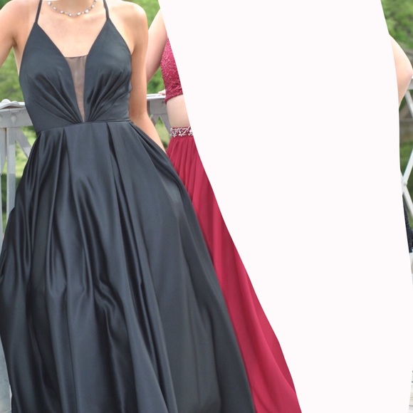 PROM DRESS SIZE 1 - Picture 2 of 4